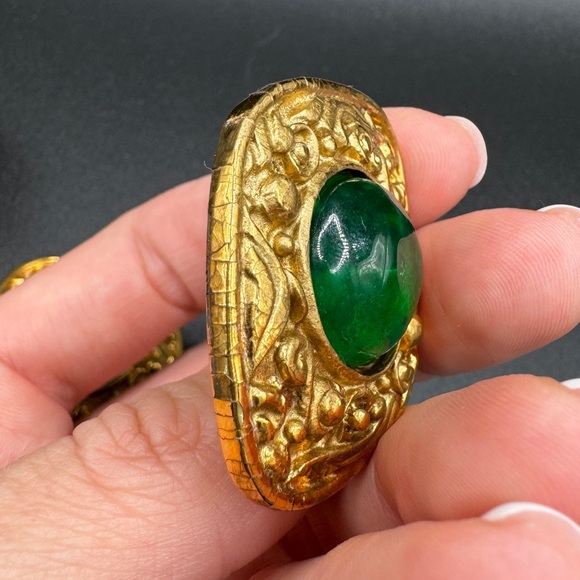 LOT 1520 24K gold plated CHANEL vintage clip on earrings green gripoix glass - Picture 10 of 17